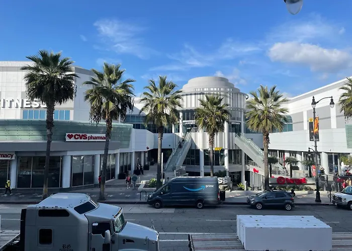 Hollywood Highland Hotel And Hostel